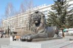 Лев перед гостиницей Красноярск